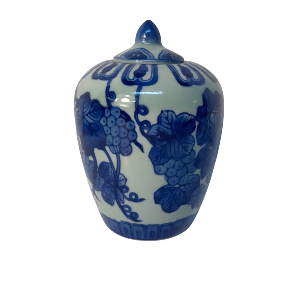 Blue and White ceramic ginger jar 6" tall EUC - Picture 2 of 7